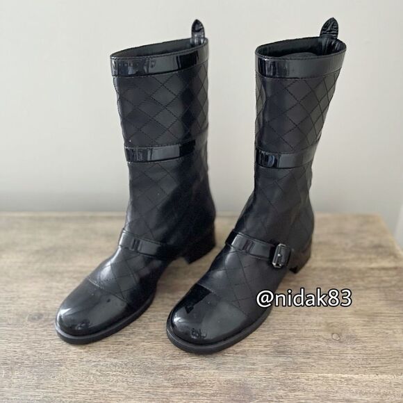 CHANEL black quilted Pull on Patent Leather boots - Picture 1 of 13